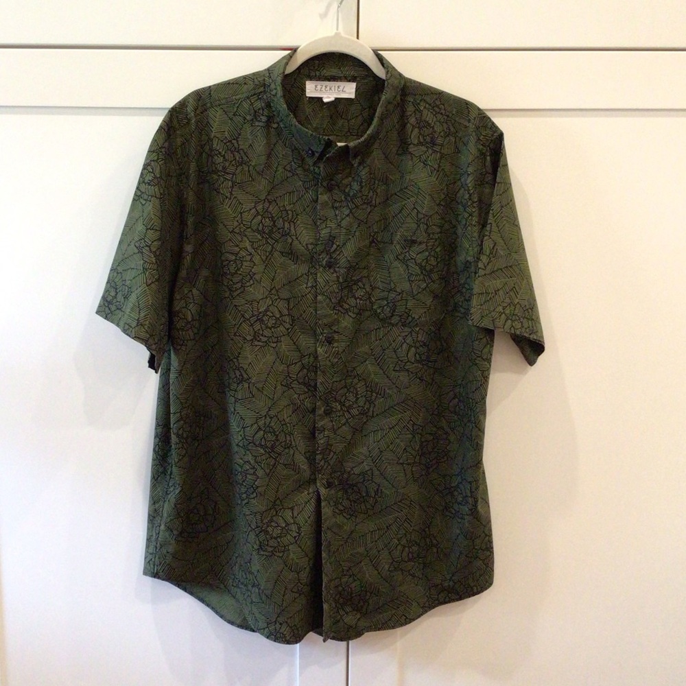 Ezekiel Men’s Button Up Shirt Size XL